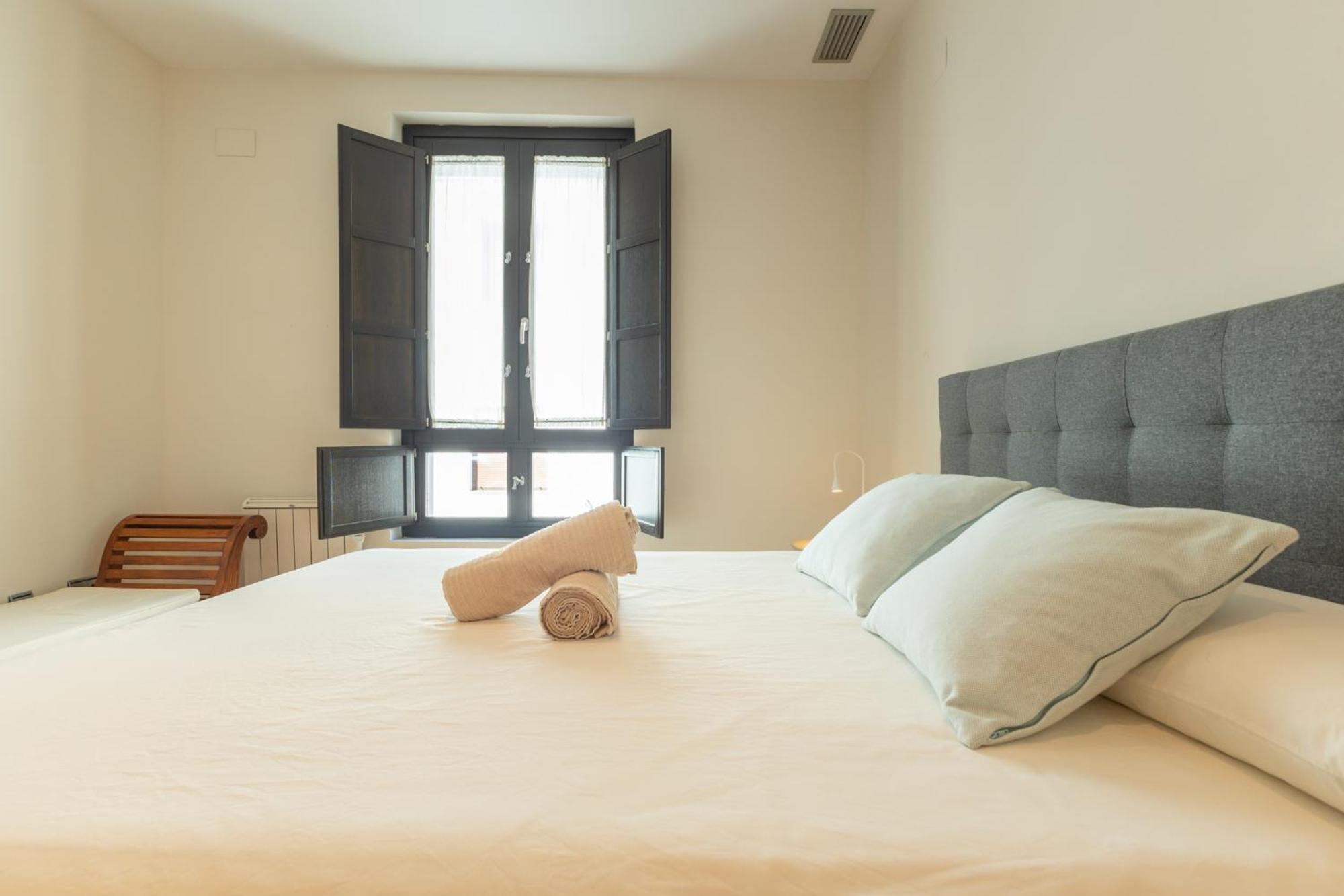 La Maestranza Charming One Or Two Bedrooms Apartments By Ocityzen Séville Extérieur photo