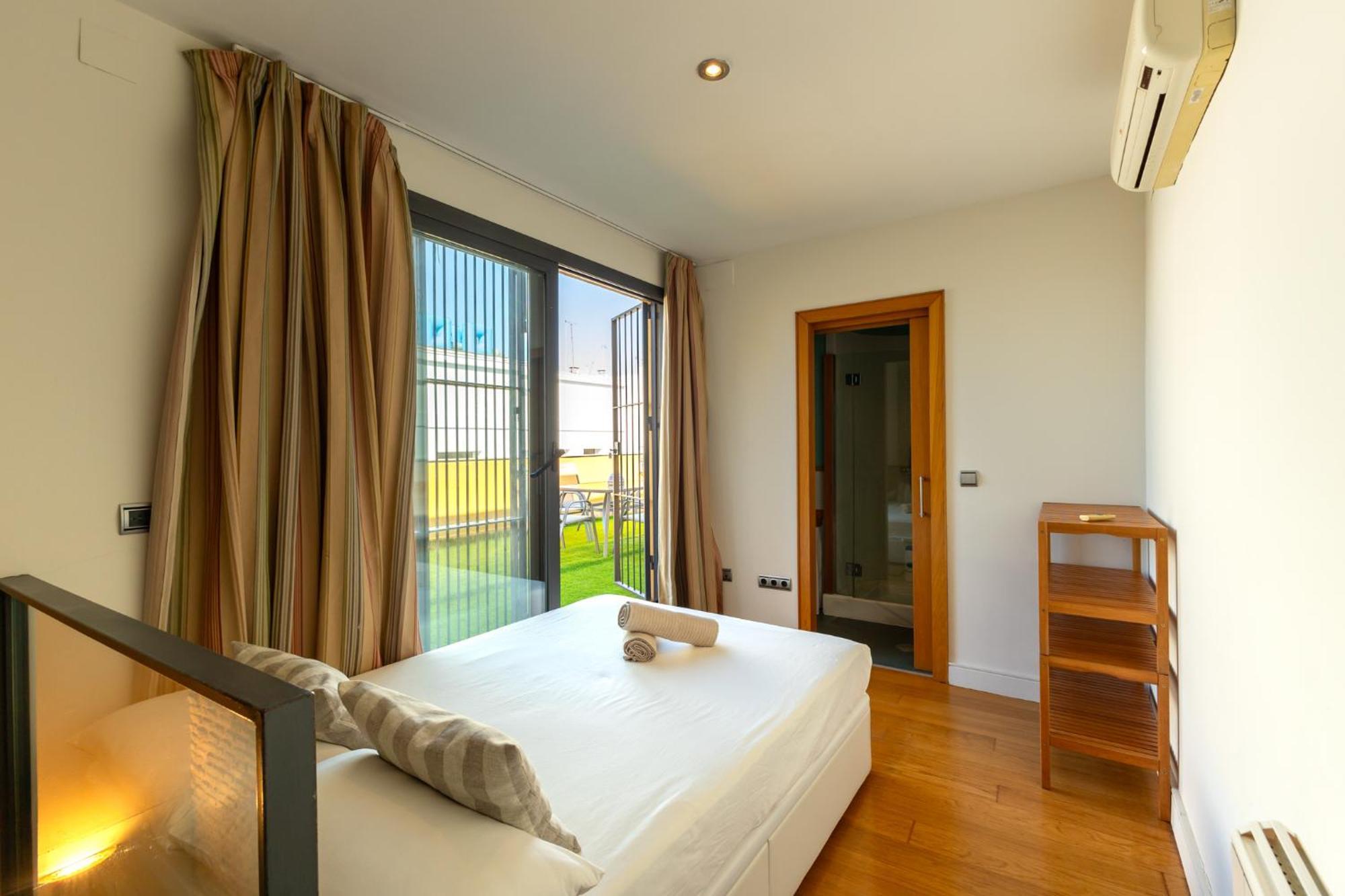 La Maestranza Charming One Or Two Bedrooms Apartments By Ocityzen Séville Extérieur photo